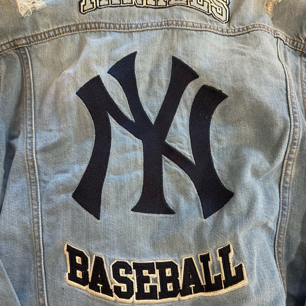 NY Yankees Jean jacket - Picture 3 of 6